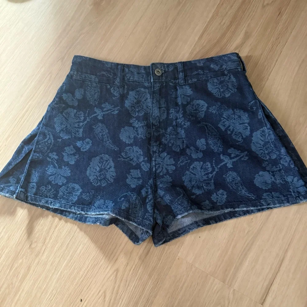 Anthropologie Blue Floral Denim Shorts - Picture 2 of 5